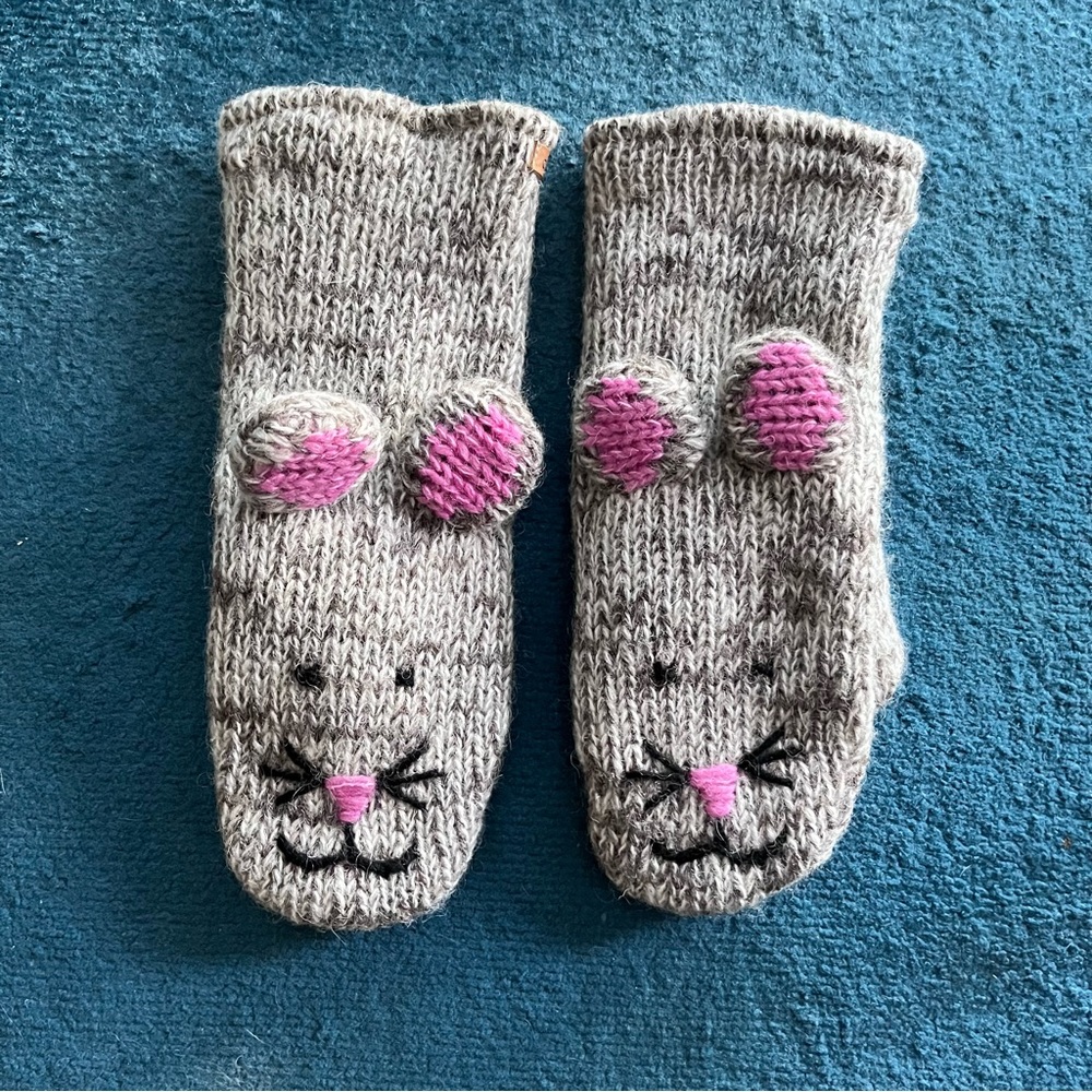 LAST CHANCE NWOT Cute Bunny Mittens